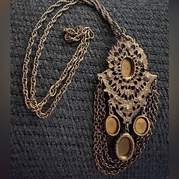 Vintage 1970’s necklace 13 green stones gold chain with matching earrings - Picture 8 of 14